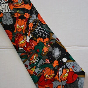 Host Pick!  Vtg Garfield Sports Tie